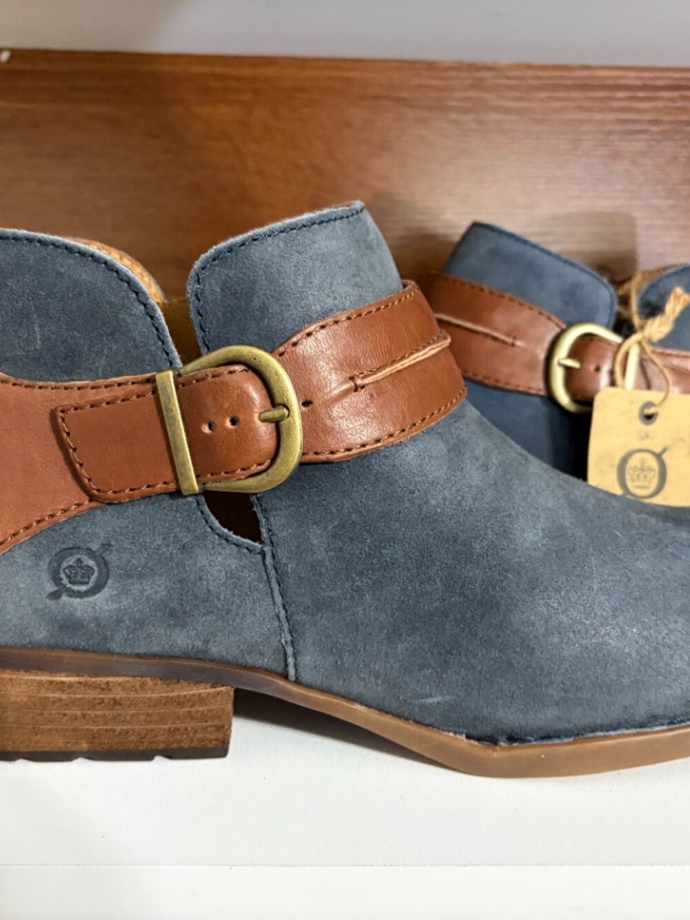 Born "Kati" ankle bootie in Dark Blue, size 10 - Picture 3 of 14